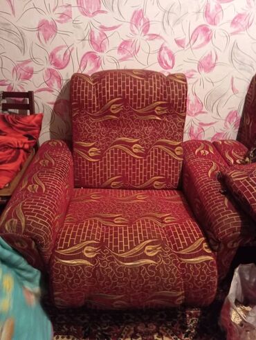 кресло диван: Диван-кровать, цвет - Красный, Б/у