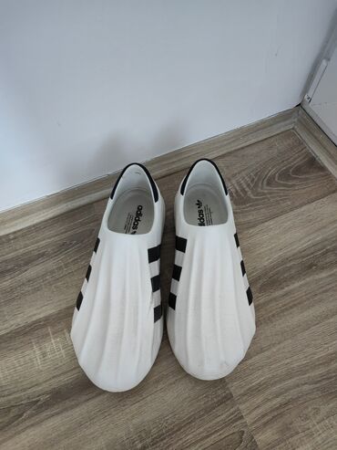 adidas different 96: Trainers, Adidas, size - 48