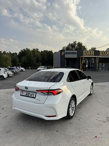 есть рассрочка: Toyota Corolla: 2020 г., 1.8 л, Вариатор, Гибрид, Седан — 4