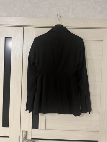 Dəstlər, kostyumlar: Пиджак Gucci. Оригинал. Размер 40 но идёт на 38 (маломерка) — 2