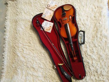 стоимость скрипки: Продаю хорошую скрипку 1/2, новая. Смычок. Струны. Держатель