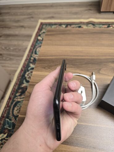 Xiaomi: Xiaomi Mi 8, rəng - Qara, 
 Barmaq izi — 3