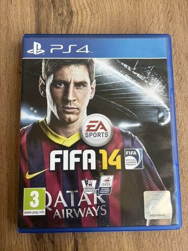 PS2 & PS1 (Sony PlayStation 2 & 1): PlayStation 4 konsolu üçün nəzərdə tutulmuş "FIFA 14" futbol