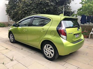 qadin masini: Toyota Prius: 1.5 l | 2015 il Hetçbek — 2