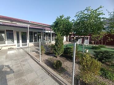 Продажа коттеджей и домов: Продаю 2 дома на участке в 6 соток. г. Кант. Под бизнес. Участок — 16