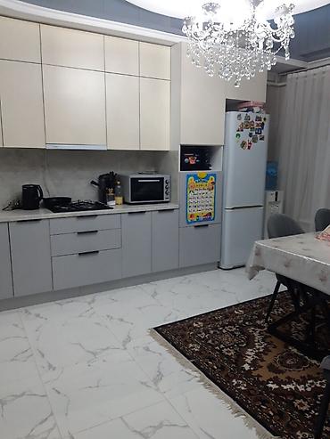 Продажа коттеджей и домов: 🏡✨ ПРОДАЁТСЯ УЮТНЫЙ ДОМ! ✨🏡 📍 Район: АК ОРДО 2 🛏️ Комнаты: 4 📐 — 6