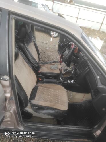 срочно продаю в связи с переездом: Audi 80: 1989 г., 1.8 л, Механика, Бензин, Седан