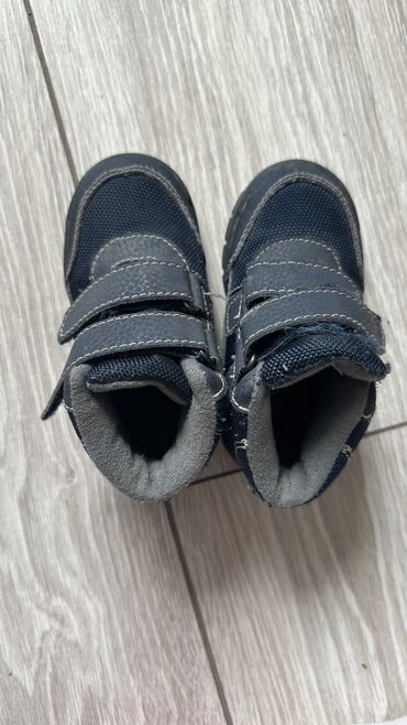 детский ботинка: Ботинки хорошего качества в отличном состоянии