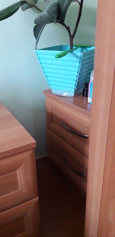 двухъярусная кровать со столом и шкафом внизу: Спальный гарнитур, Двуспальная кровать, Шкаф, Комод, цвет - Бежевый, Б/у