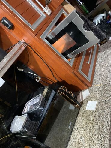 Restoran, kafelər: Hazır restoran satılır. Hal hazırda fəaliyyətdədir. Yeri tam — 15