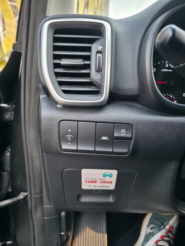 Другие детали кузова: Кроссовер (черный) — 5‑дверный, просторный багажник и салон. Основные — 8