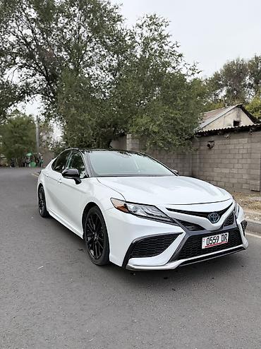 Toyota: Toyota Camry: 2022 г., 2.5 л, Гибрид, Седан — 1