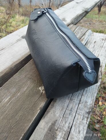 маленькая спортивная сумка: Изделия из натуральной кожи КРС ручной работы . В наличии и на заказ