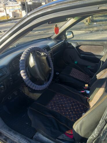 Opel: Opel Vectra: 1994 г., 1.6 л, Механика, Бензин, Седан — 5