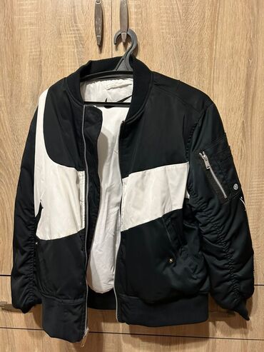 nike куртки: Куртка S (EU 36), түсү - Кара
