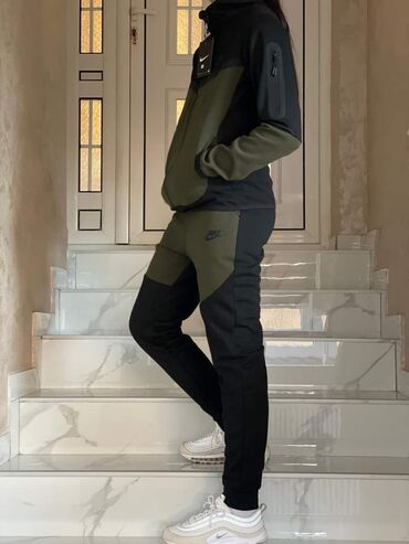 Trenerke: S-Xl. L — 11