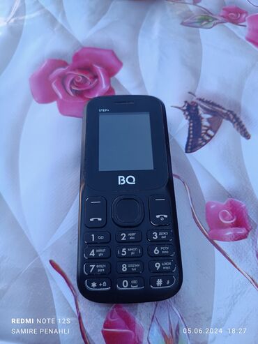 Mobil telefonlar: BenQ Q600, rəng - Qara, Düyməli, İki sim kartlı