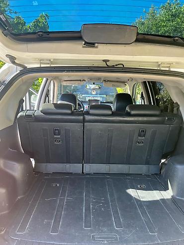 car kendi: Hyundai Tucson – ağ rəngli, şəhər və uzun yola uyğun kompakt — 3