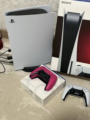 PS5 (Sony PlayStation 5): Продаю Ps5 с двумя джостиками и закаченными играми, полный комплект