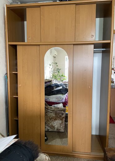 купить умывальник с тумбой и зеркалом: Шкаф купе, Б/у, С зеркалом