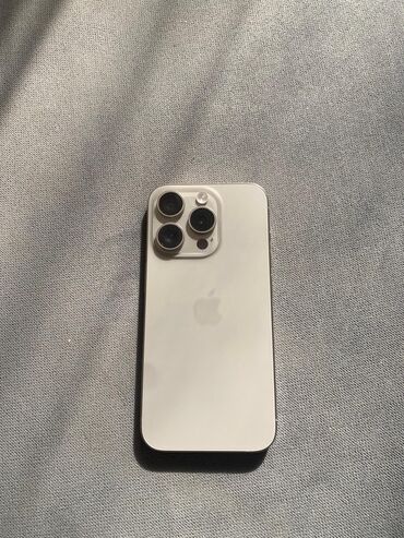 где взять айфон в рассрочку без отказа: IPhone 15 Pro, Б/у, 256 ГБ, Серебристый, Защитное стекло, 86 %