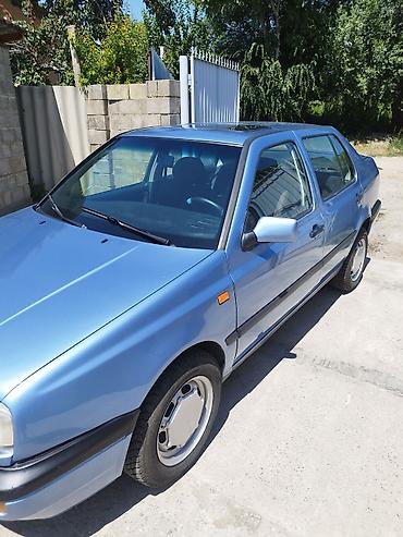 бора машина: Volkswagen Vento: 1993 г., 1.8 л, Механика, Бензин, Седан — 2