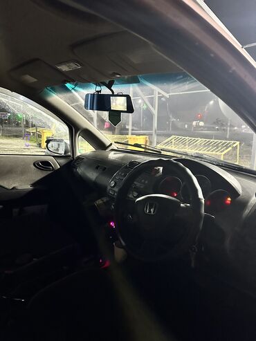 Honda: Honda Fit: 2002 г., 1.3 л, Вариатор, Газ, Хэтчбэк — 7