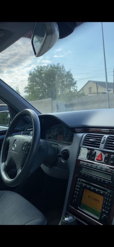 Mercedes-Benz: Mercedes-Benz E 320: 3.2 l | 2000 il Sedan — 4