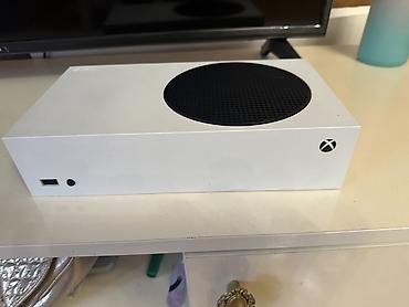 ikinci el xbox: Xbox Series S oyun konsolu. Kompakt və minimal dizayna malik ağ — 1