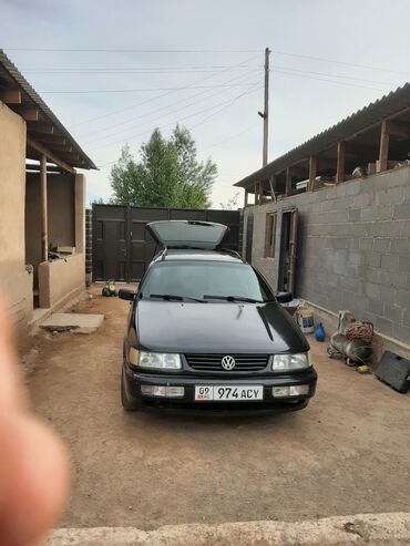 автомобил тико: Volkswagen Passat: 1994 г., 2 л, Механика, Бензин, Универсал
