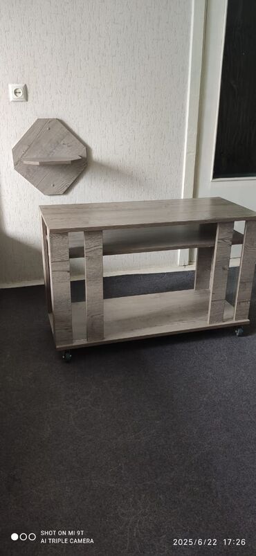 Спальные гарнитуры: Продаю 1) Кровать 2спальн.,с настенными прикраватными полками — 4