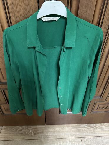 Köynək və bluzalar: 10 azn . Razmer S/M — 16