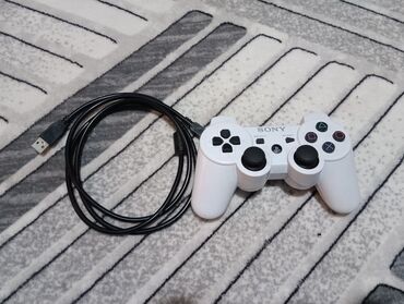 игровая мыш: Белый геймпад Sony PlayStation 3 с черным USB-кабелем, обеспечивающий
