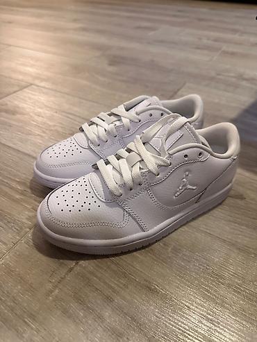 air jordan: Rəng - Ağ Krossovkalar, Nike, Ölçü: 35, Uniseks — 1