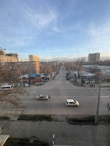 Агентство недвижимости "Вариант Кей Джи": Продается 2х комнатная квартира Район : Бишкек Улица Льва Толстого