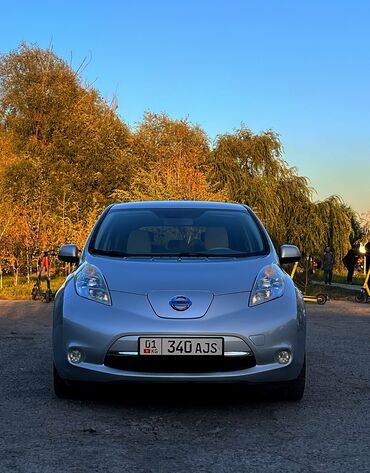 хетчбек: Nissan Leaf: 2011 г., 1.5 л, Автомат, Электромобиль, Хэтчбэк