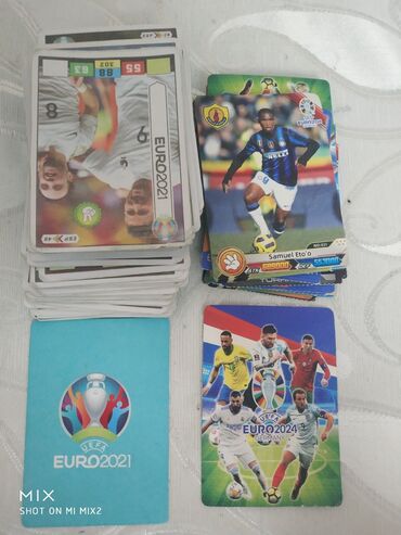 pokemon kartı: 100 dən çox futbolçu rəsmləri olan kartlar .Hamısı bir yerdə 5 AZN