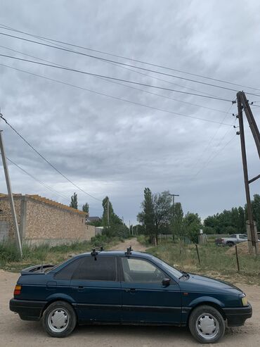 купить фронтальный погрузчик бу: Volkswagen Passat: 1990 г., 1.8 л, Механика, Бензин, Седан