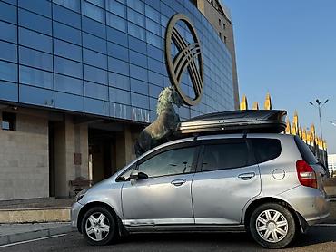 коропка на фит: Honda Fit: 2001 г., Автомат, Бензин, Хэтчбэк — 4