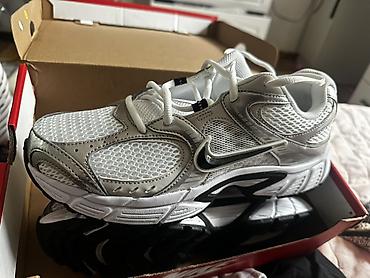 Мужские кроссовки, 42, Nike, Новый, цвет - Белый at lalafo.kg Мужские кроссовки, 42, Nike, Новый, цвет - Белый