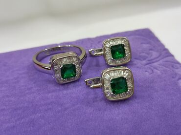 серебряный набор кольцо и серьги: Серебряный набор с зелёными камнями Серебро 925 пробы Размеры