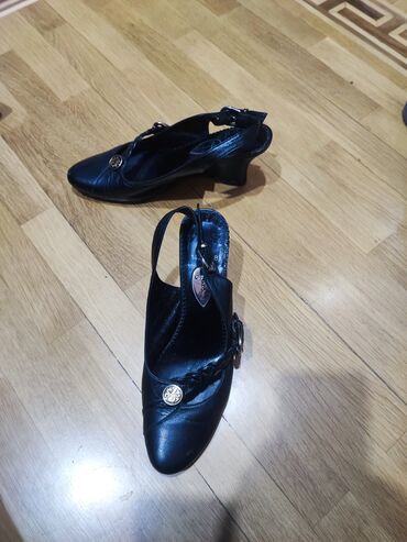 Basanoşka və səndəllər: Ölçü: 39, rəng - Qara, İşlənmiş — 6