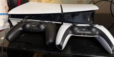 Qaşıqlar: Satilir ps5 2 pult ustunde icinde oyunlar var pes 25,fifa 25, gta