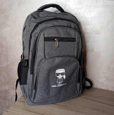 Torbe: Podeljeni unutrašnji deo + srednji i dva mala dela, skladište za piće — 21