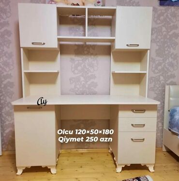 Oğlan və qız üçün, Yazı masası