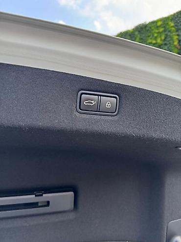 Другие автомобили: Белый представительский седан бизнес-класса. Кузов и дизайн: - — 5