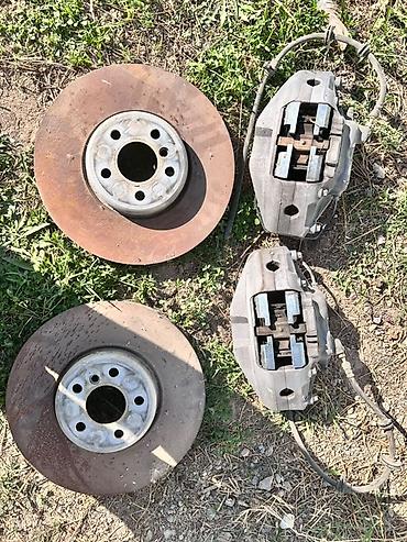 4 bolt disk: Комплект передних тормозов для легкового авто. BMB g30 2019 года — 1