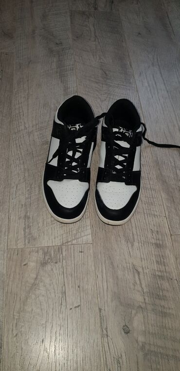 Women's Sneakers and athletic shoes: 40, bоја - Crna — 1