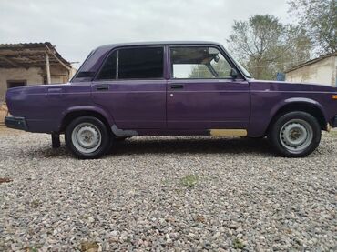 VAZ (LADA): VAZ 2107 (LADA 2107), bənövşəyi rəng. Xarici: - Klassik sedan kuzov — 7