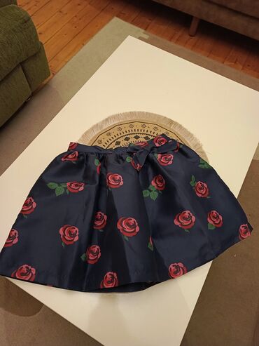 Ətəklər: Qız uşaqları üçün - Dizayn: Tünd göy fon üzərində qırmızı qızılgül -da lalafo.az — 4 Ətəklər: Qız uşaqları üçün - Dizayn: Tünd göy fon üzərində qırmızı qızılgül — 4